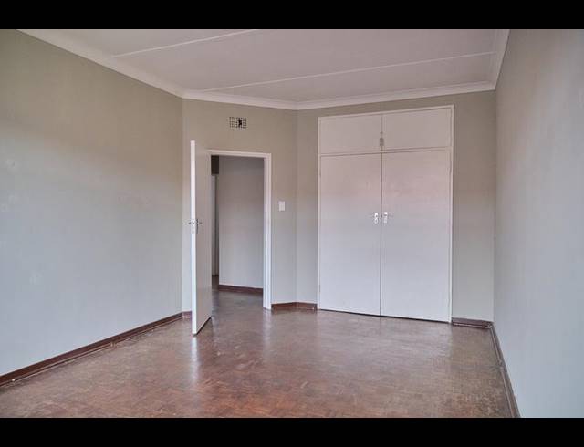 2 BEDROOM PROPERTY TO RENT IN FLORIDA LAKE